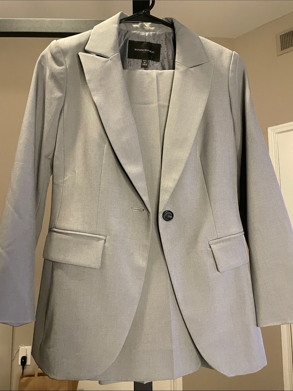 SET Banana Republic Light Gray Blazer and Dress Pants SET